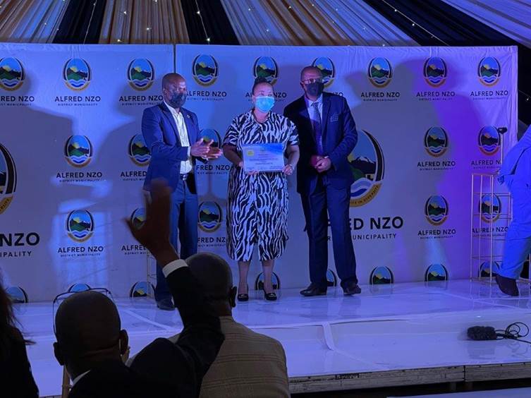 CAPTION (left to right): Cllr. Mhlwazi, Member of Mayoral Committee (MMC) at Winnie-Madikizela Mandela Local Municipality; Busisiwe Zondi, Safety, Health and Environmental Manager at Wild Coast Sun; and Cllr. Polelo Mohale Executive Mayor, Alfred Nzo District Municipality at the recent The Mayoral Health Workers Awards.
