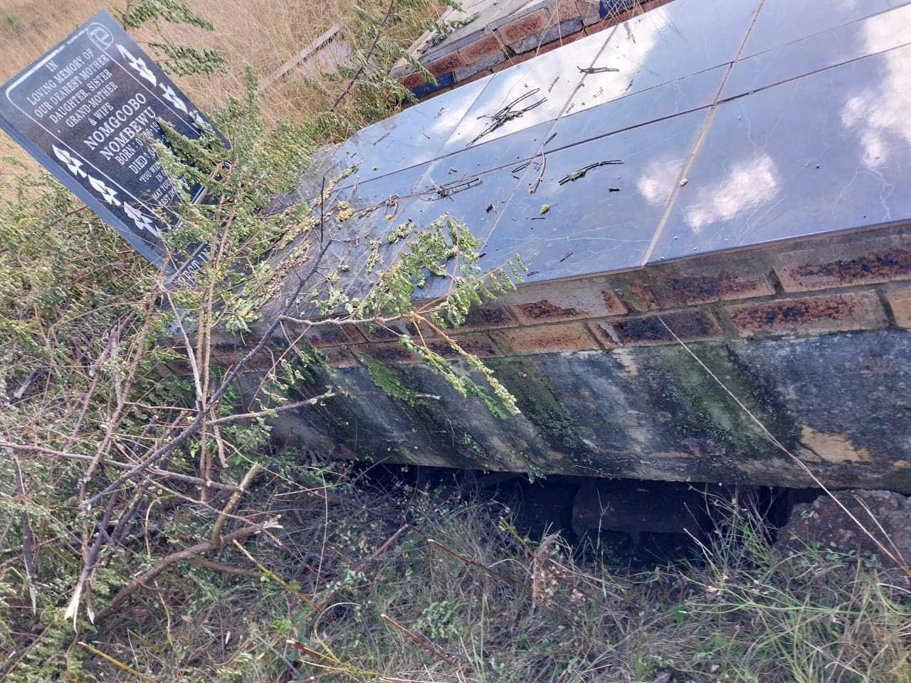 MOUNT FRERE CORPSE AND COFFIN REPORTED MISSING (1)