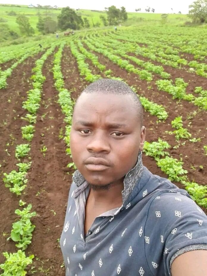 BHUKWANI FARMING OWNER ENCOURAGES YOUTH TO CONSIDER FARMING AS A WAY OF FIGHTING PORVERTY 2 Bulelani Mhlelembana is a young farmer from Amadiba, Bizana and is passionate about farming from a very young age.
