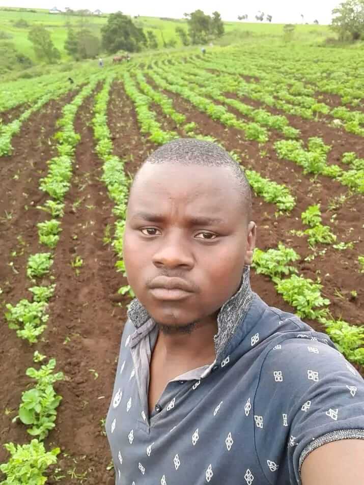 BHUKWANI FARMING OWNER ENCOURAGES YOUTH TO CONSIDER FARMING AS A WAY OF FIGHTING PORVERTY Bulelani Mhlelembana is a young farmer from Amadiba, Bizana and is passionate about farming from a very young age.