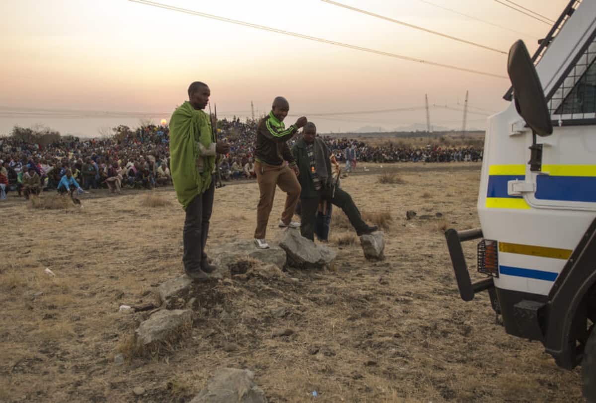 4f9e615f Marikana SHOULD THE MARIKANA MASSACRE BE INCLUDED IN THE HISTORY BOOKS OF SOUTH AFRICA?