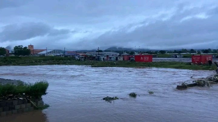 Flood warning: What rural Eastern Cape residents must do before heavy rain hits Komani River had an overflow because of the heavy rain that occurred in the early hours of Wednesday 08 February 2023. Low-lying areas were the most affected by the flooding. People that are affected from Silvertown informal settlements were evacuated from their homes, with the help from disaster management team of Chris Hani District Municipality. Gali Thembani Special School is used as a shelter for those that are affected by the rain. Eastern Cape Department of Health said due to power outage in the area, Frontier Hospital has been affected and is currently operating with backup generators.
