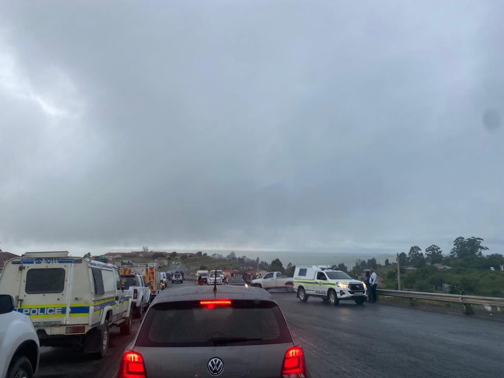 There was traffic delay at Lugwijini caused by a car that was burning. Sources say there was a shooting against G4S vehicle that eventually led to the car burning into ashes.