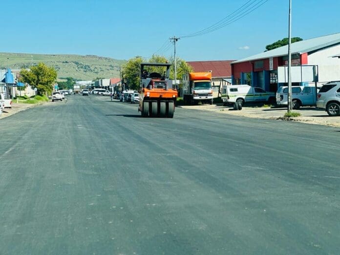 Matatiele Roads 1 Early this week, the Mayor of Matatiele Local Municipality Cllr Sonwabile Mngenela, joined by members of the Executive Committee and Management embarked on a programme called “Project Visits” in Ward 19. The main purpose of this programme was to monitor the progress of two projects that are currently underway. During the State of the Municipality Address and the Budget Speech held at Ha Nchodu Village in Ward 8, the Mayor pronounced that the Municipality will, in this current financial year (2022 / 2023) reinforce existing streets lights in Matatiele town by installing 250 streets lights in Wards 19 and 20, this project will be rolled - out in phases. “We are happy that installation of street lights is underway, a project that will improve pedestrian visibility and personal security and improve safety by allowing pedestrians and motorists to see each other at night. This life-changing project will further contribute to the fight against crime, as many criminal activities happen at night”, said Mayor Mngenela. This project has employed more than 20 local people.