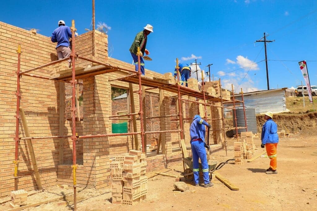 USODOLOPHU WOMASIPALA WASEKUHLALENI UMZIMVUBU UQHUBA INKQUBO YOKUHLOLA INKQUBELA KWI PROJEKTI EZIQHUBAYO