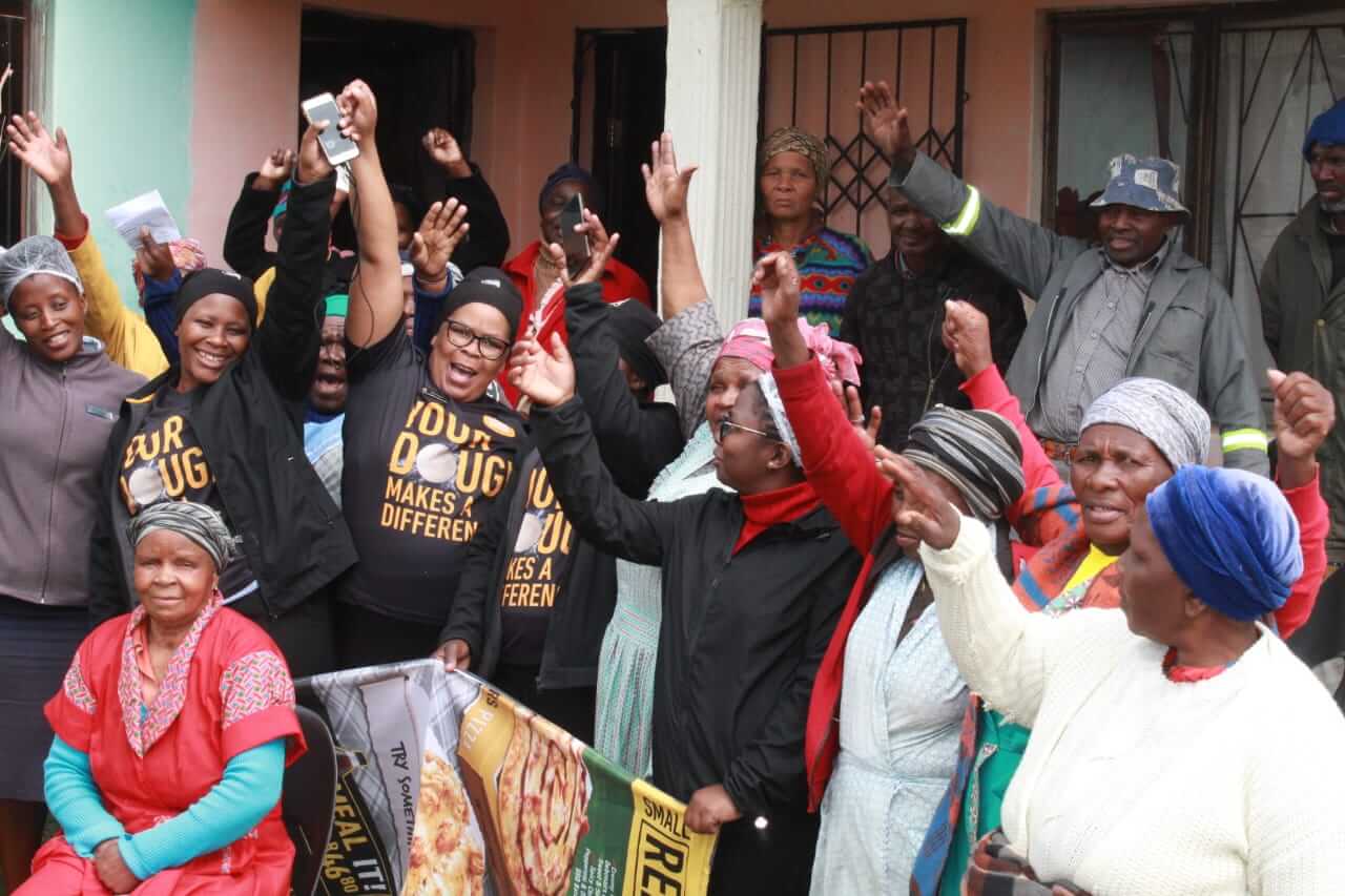 Elderly people of Ilinge Old age home had an early Christmas this year.