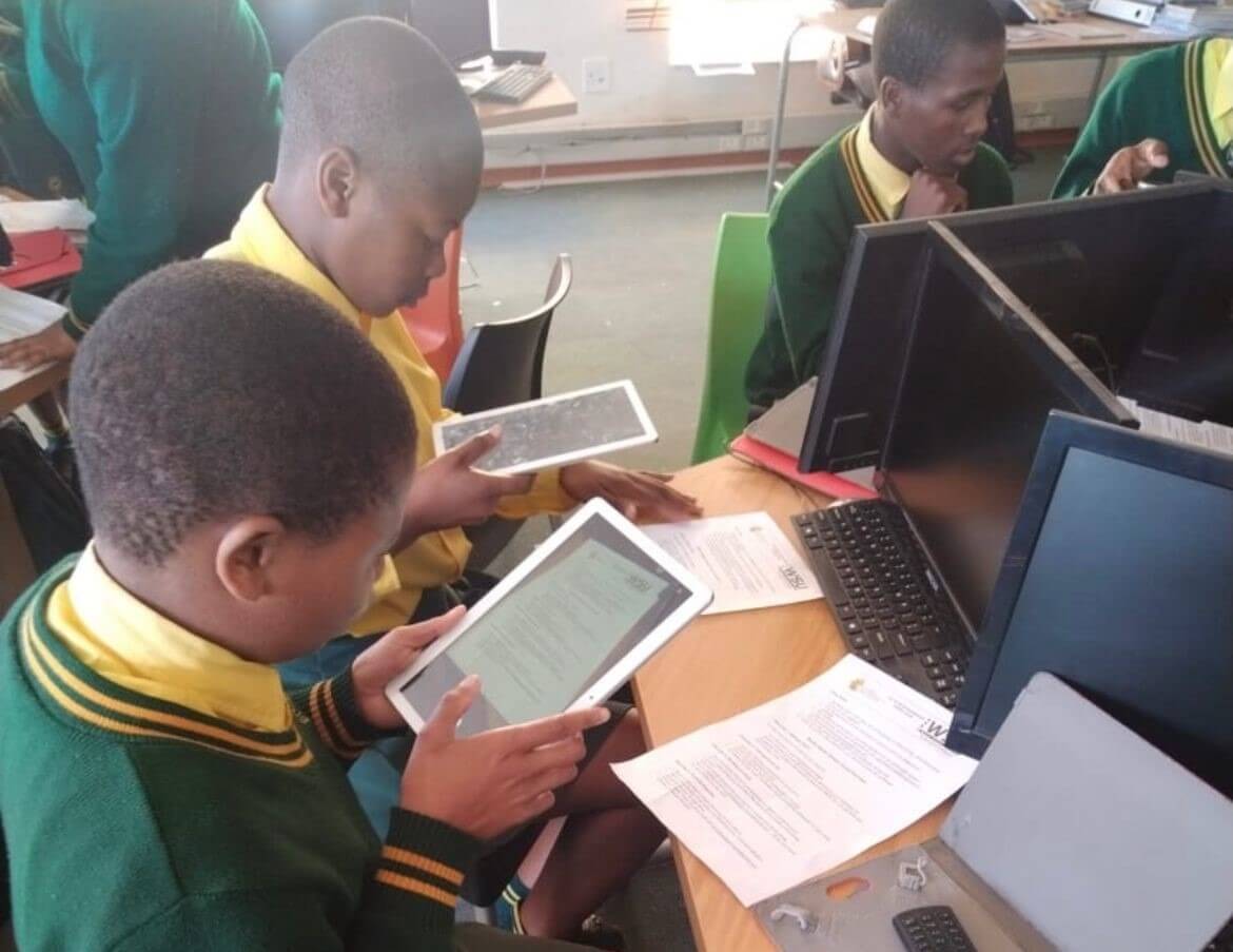 Kuqhutywe uqeqesho lwe Digital Literacy Training kwisikolo sase Zinyosini Digital Literacy Program