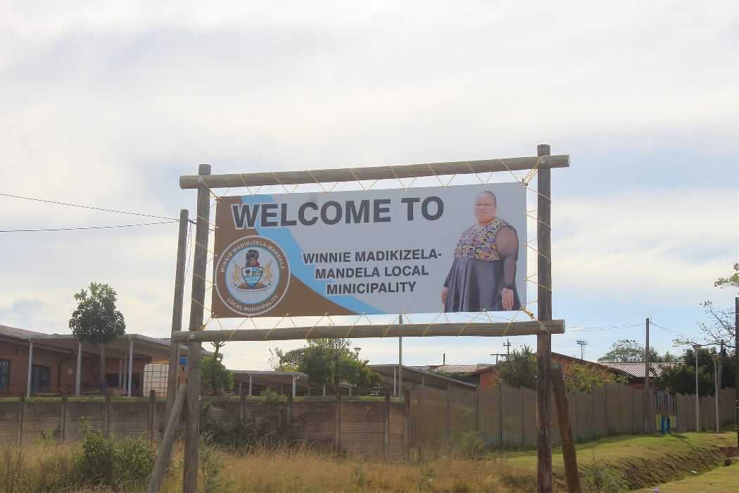 Winnie Madikizela Mandela Local Municipality MASIPALA UXOLISILE NGO-BANNER EBHALWE NGOKUNGACHANEKANGA