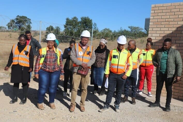 LUNCUMO LODWA KUBETHELWA IZANDLA ULWAKHIWO LWEHOLO YOLUNTU I BADIBANISE