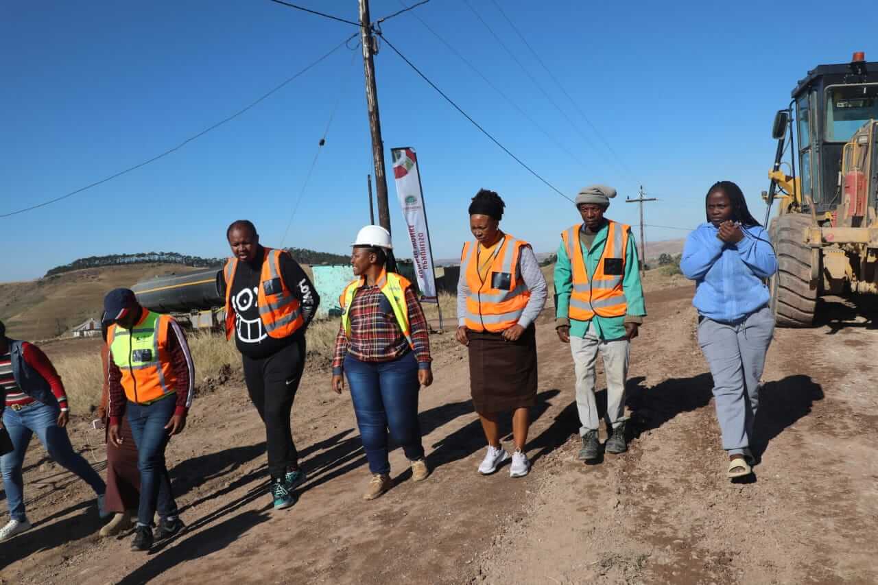 iZAKUGQITYWA KUNGEKUDALA INDLELA YASE MAPHAKAMA KWABHACA.