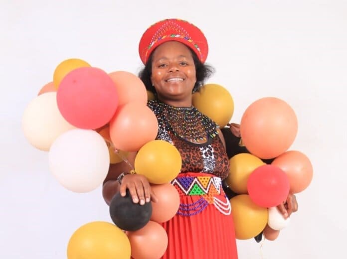 Thozama Pikiso Gospel Music Thozama believes in encouraging persons living with disabilities and always telling them not to undermine themselves as they are all important. Thozama Phikiso a soul and gospel artist who sings from the heart released a new single, Asisebenzeni. The song is mainly about gender-based violence survivors who escaped the dark space and found light. " Working very hard to a point where I would be recognized out of my town and country is what I plan on doing and it is where I would describe myself as someone who is where they want to be," she explains. Seeing people dancing to her music when she is performing is what excites her the most.