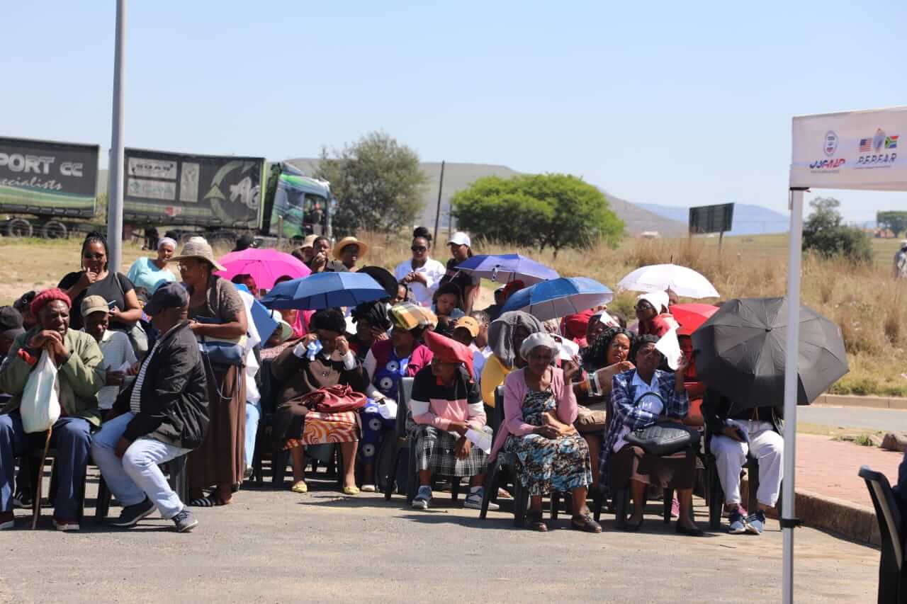 Kufike khona oogqira abazingcaphephe kwizifo zomhlaza ezohlukeneyo KwaBhaca