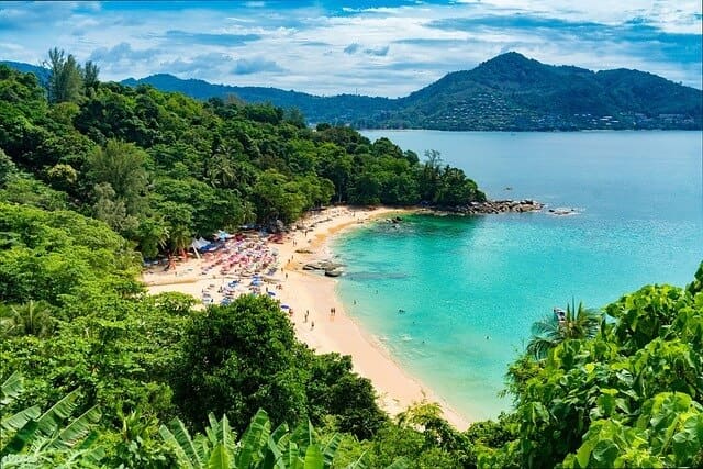 Beach 2084350 640
