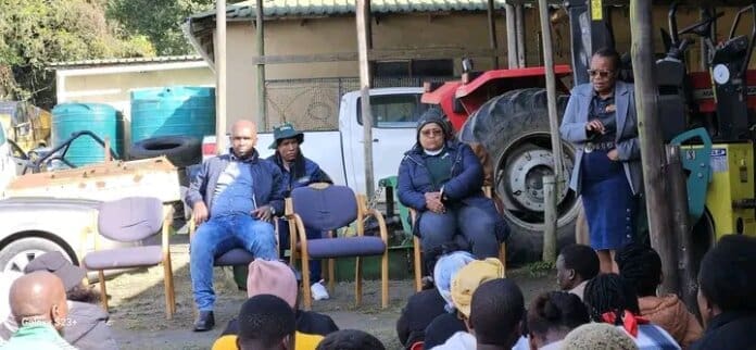 Port St Johns Municipality Mayor Addresses Delegates Port St Johns Local Municipality appoints youth from different wards for a cleanliness campaign.