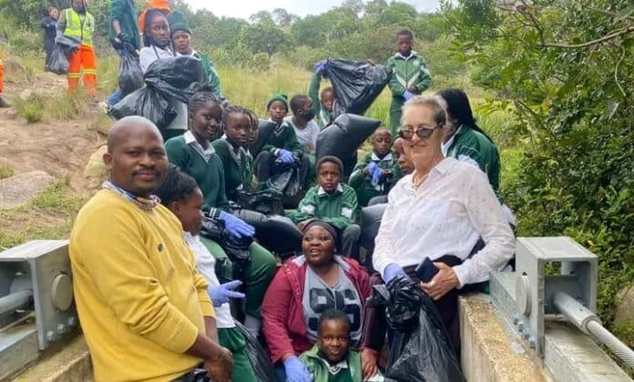Volenteers and ITHUBA