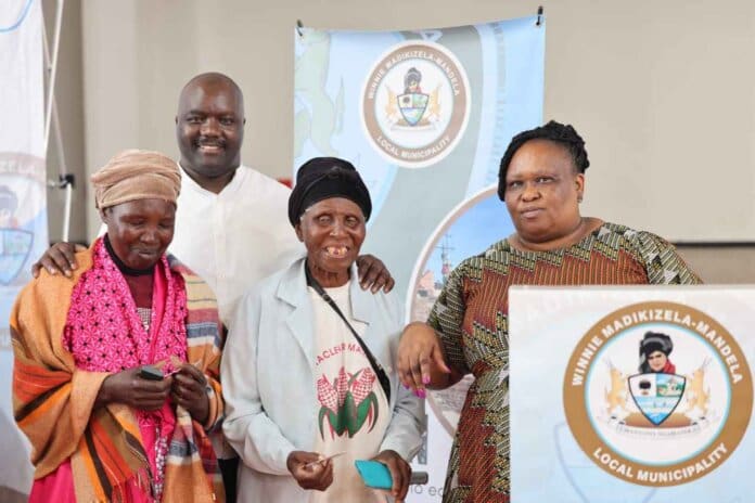 Elderly and orphans receive Christmas gifts in Mbizana (2)